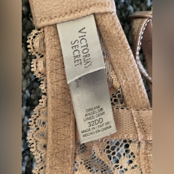 =TWO VICTORIA SECRET DREAM ANGEL 32DD bras - Picture 4 of 4